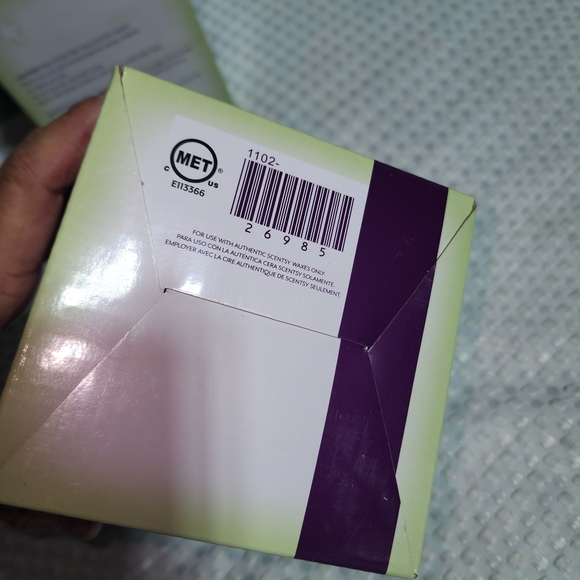 SCENTSY EUC PLUG IN WALL NIGHT LIGHT FRAGRANCE WARMER - Picture 2 of 6